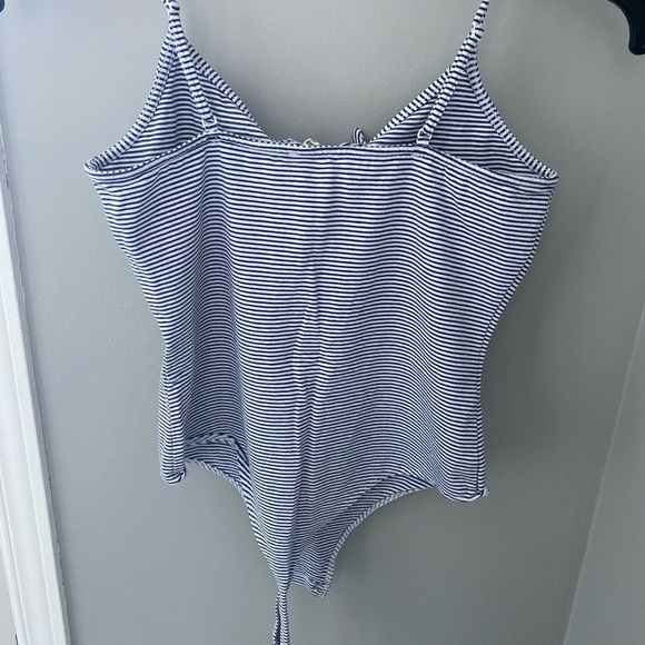 Garage β White and navy blue stripes bodysuit with knotted bow and snap closure - Picture 2 of 6